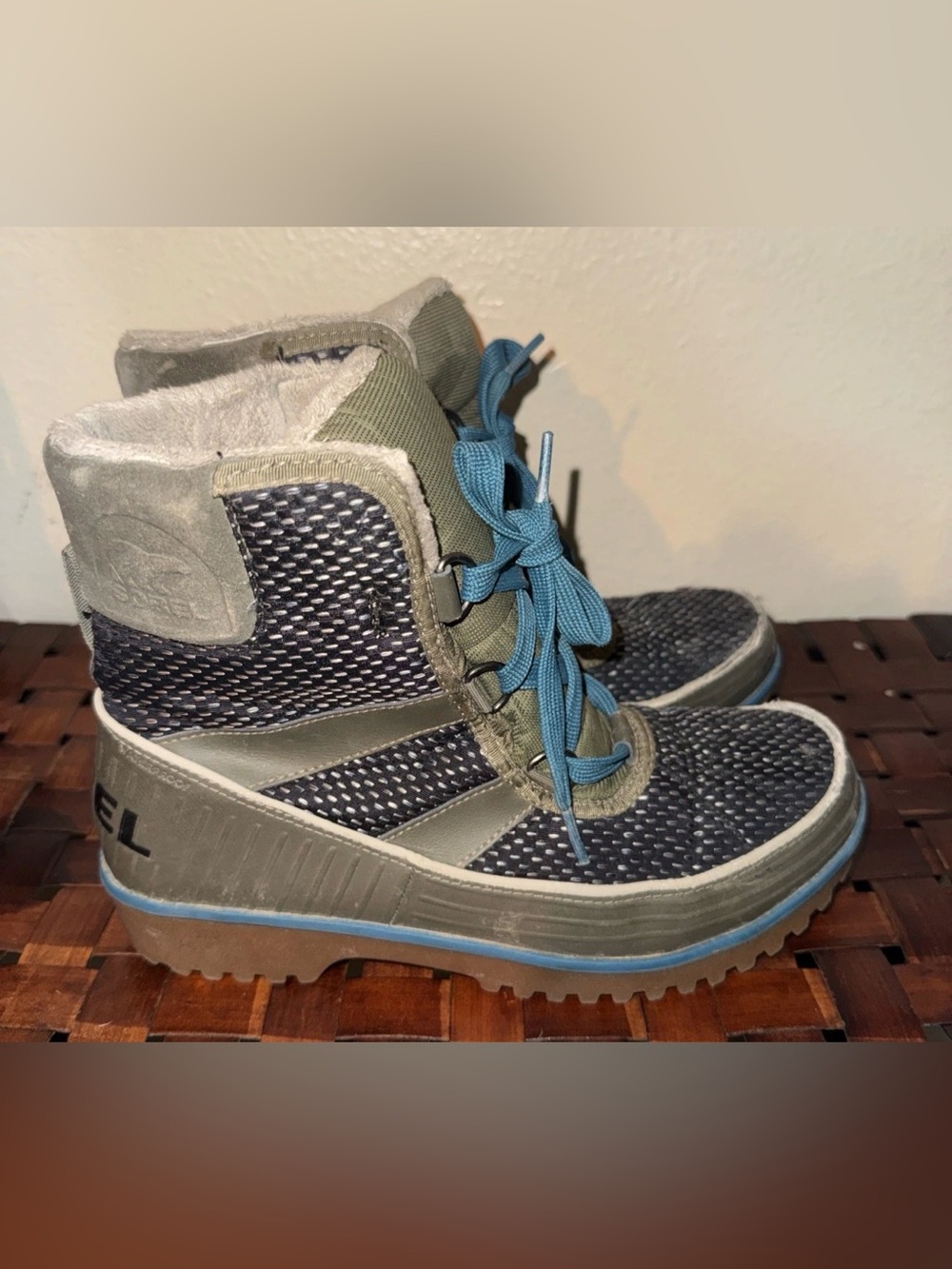 Sorel Tivoli II Women's Teal and Greige  Lace-Up Winter snow  Rain Boots
